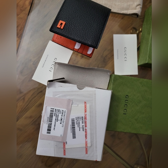 Authentic Gucci G Logo Wallet - Picture 8 of 8